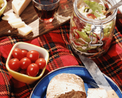 Идеалните храни, които да опаковате за един ден на плажа, езерото или на пикник